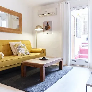 https://sunny-terrace-and-well-located-apartment-near-plaza.catalonia-hotels.com